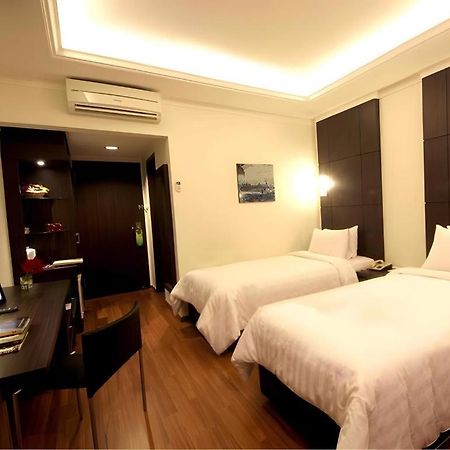 Bentani Hotel & Residence Чиребон Экстерьер фото