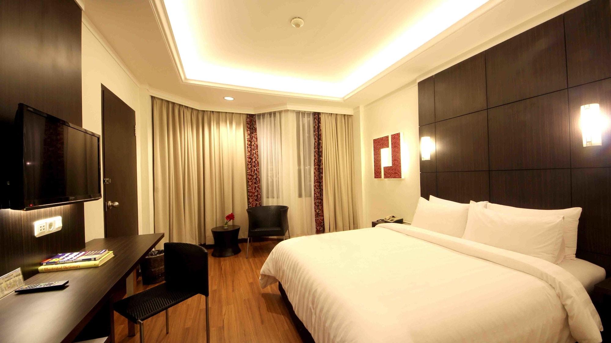 Bentani Hotel & Residence Чиребон Экстерьер фото