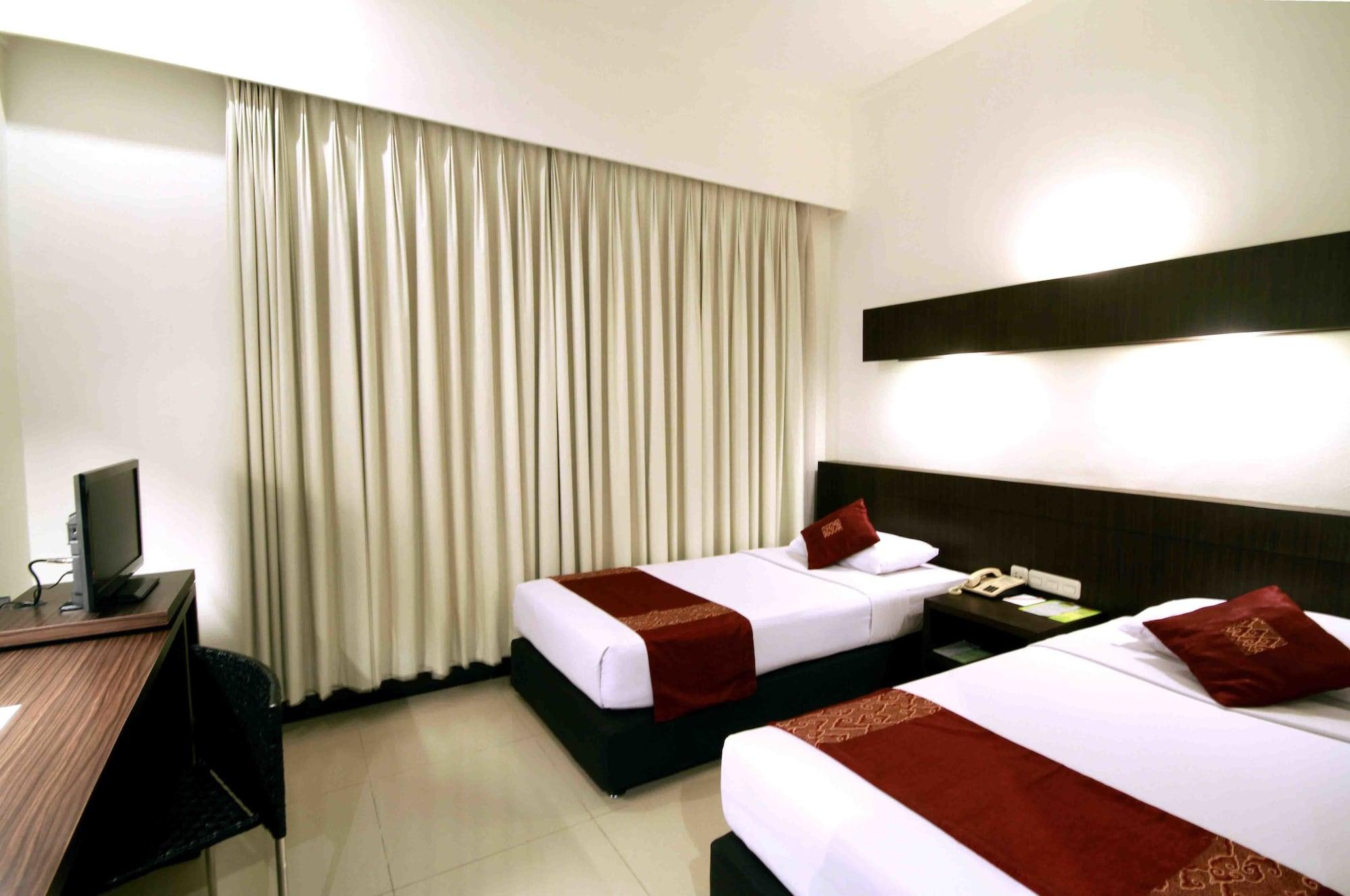 Bentani Hotel & Residence Чиребон Экстерьер фото