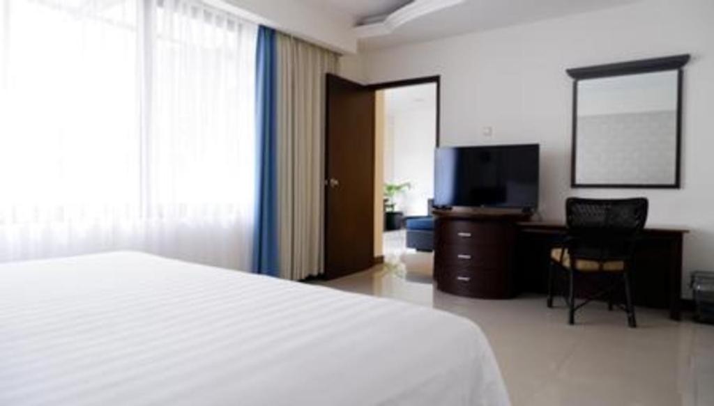 Bentani Hotel & Residence Чиребон Экстерьер фото
