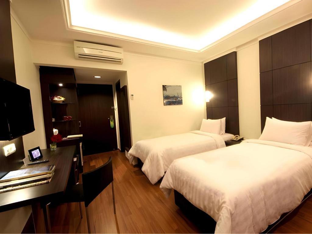 Bentani Hotel & Residence Чиребон Экстерьер фото