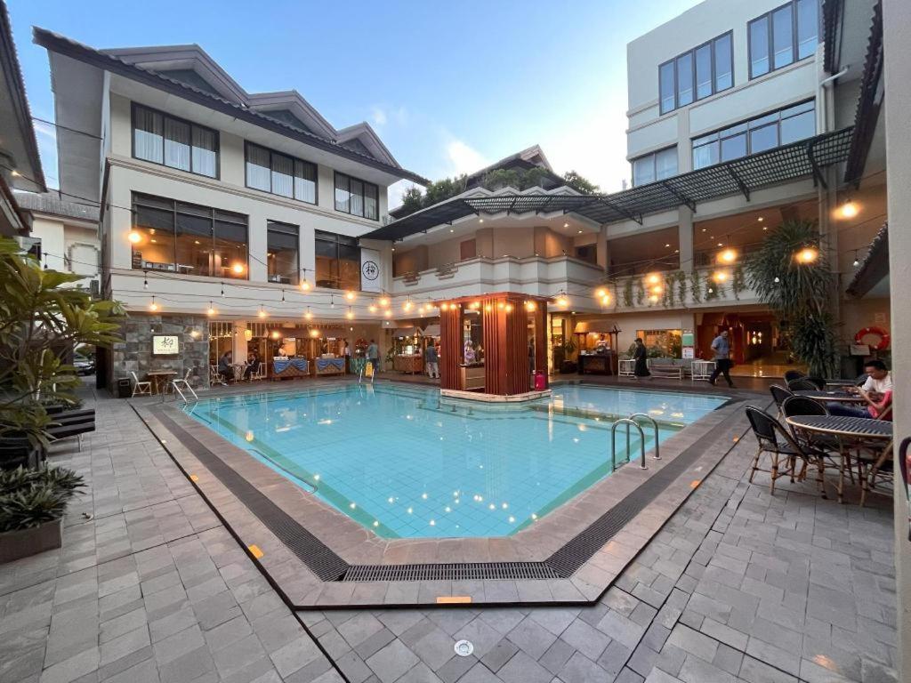 Bentani Hotel & Residence Чиребон Экстерьер фото