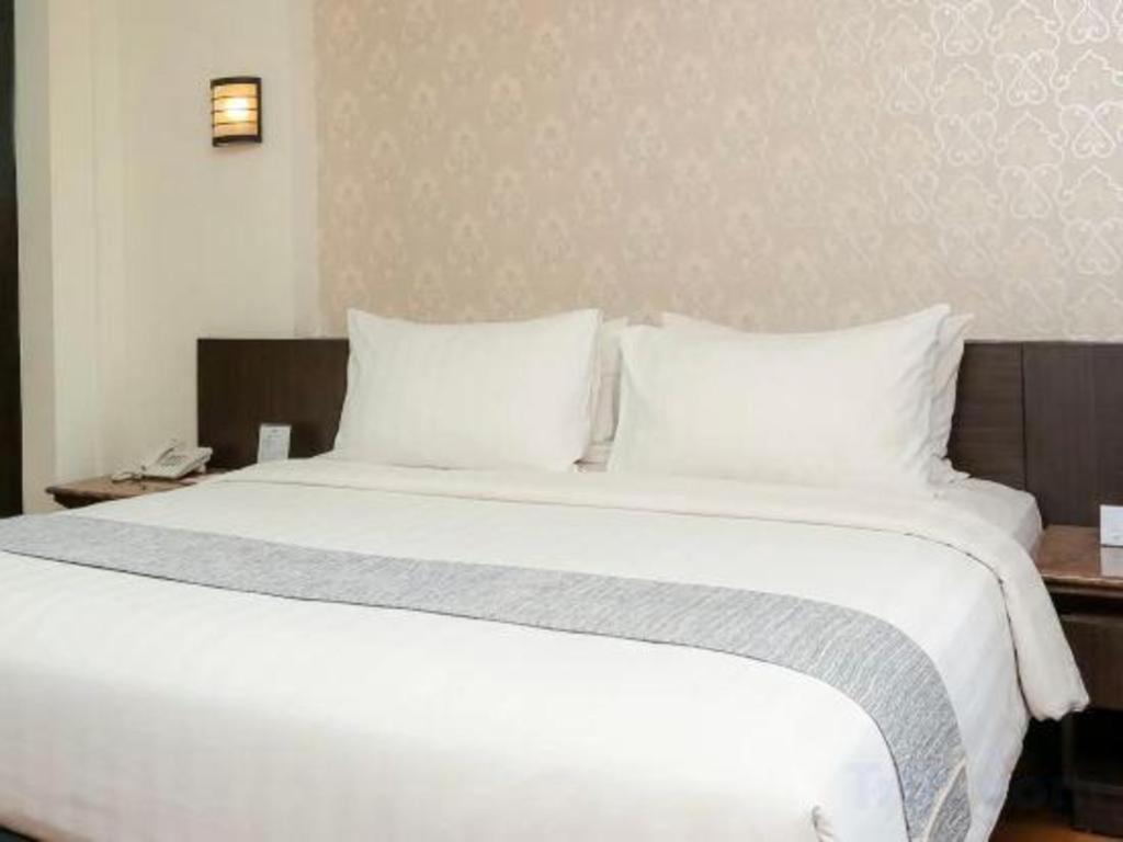 Bentani Hotel & Residence Чиребон Экстерьер фото