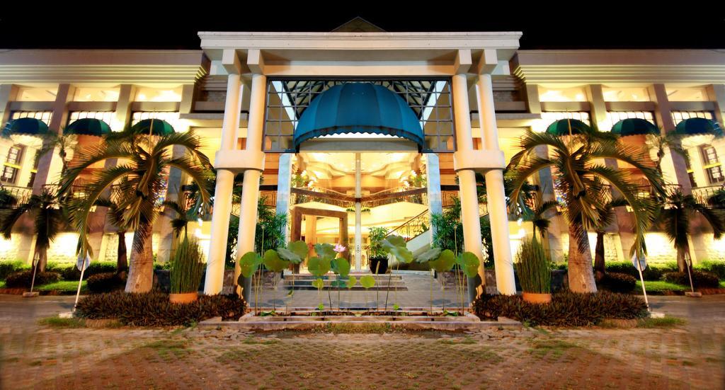 Bentani Hotel & Residence Чиребон Экстерьер фото