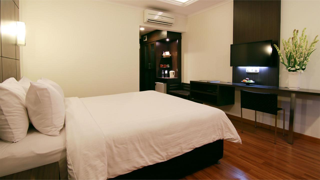 Bentani Hotel & Residence Чиребон Экстерьер фото